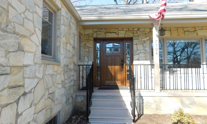 Falls Church House | Premier Host: Cozy Family Cottage .