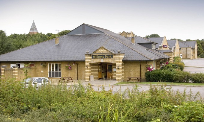 Rushmoor District Hotel | Premier Inn Aldershot