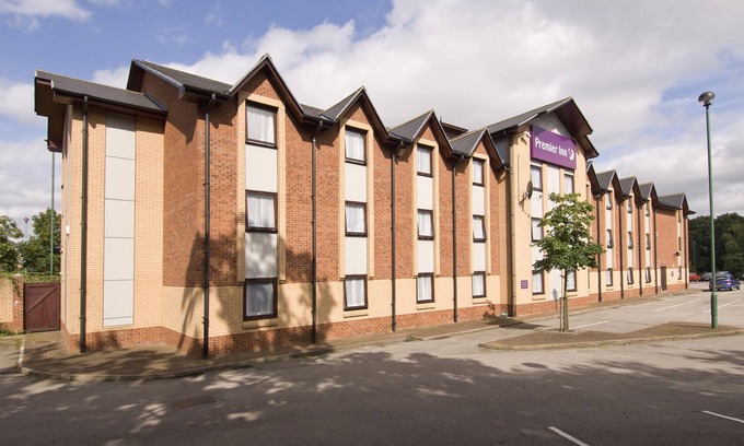 Cradley Hotel | Premier Inn Birmingham South - Rubery