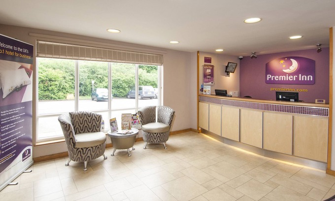 Cleckheaton Hotel | Premier Inn Bradford South