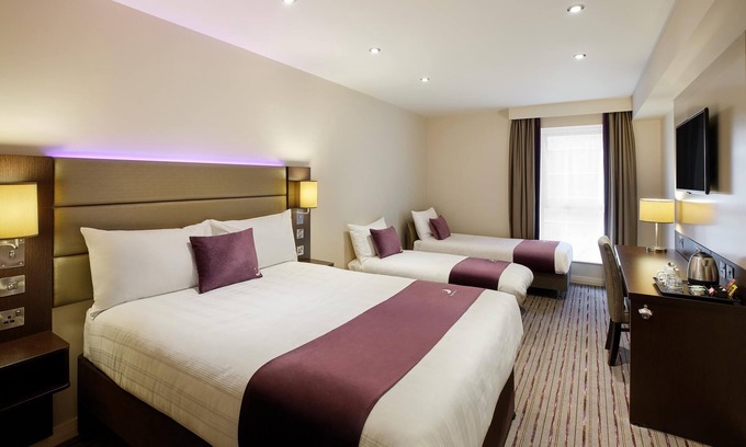 Cheltenham Hotel | Premier Inn Cheltenham North West