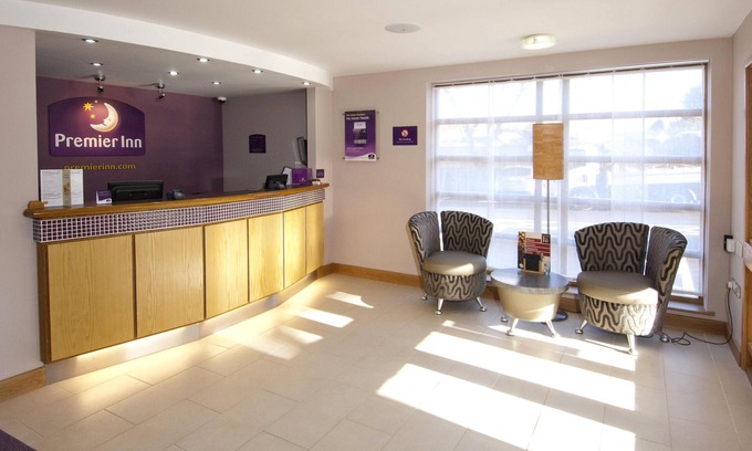 Highcliffe-on-Sea Hotel | Premier Inn Christchurch/Highcliffe