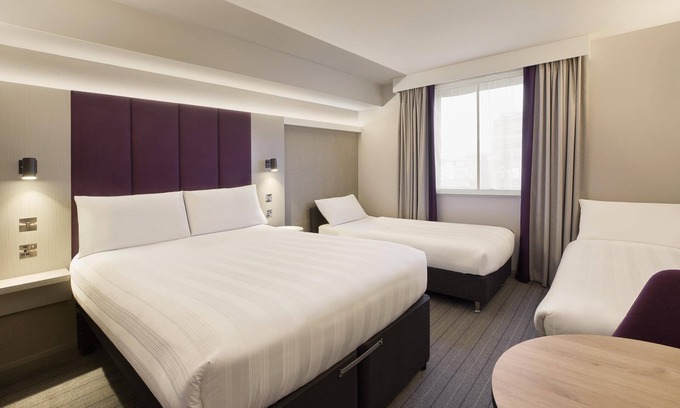 Fareham Hotel | Premier Inn Fareham