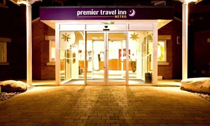 Pinkwell Hotel | Premier Inn Heathrow Airport - M4/J4