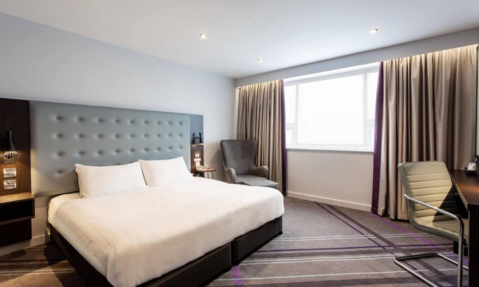 Reading Hotel | Premier Inn Reading - Caversham Bridge