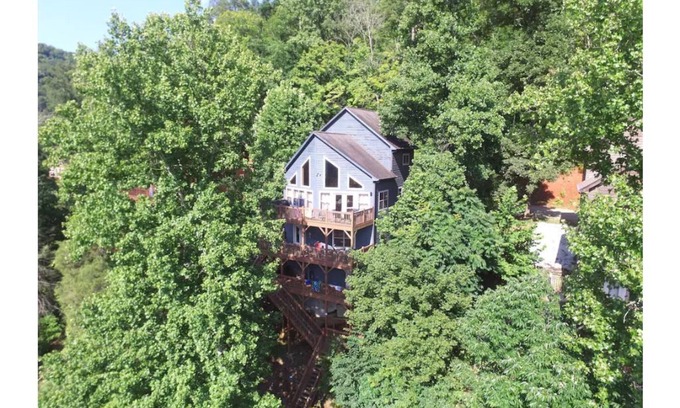 Lakeside Estates House | Premier Lakefront Rental-Behind Cedar Creek Jumping Bridge-Minimal Steps to Lake