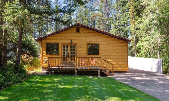 West Glacier Cabin | Premier Location-The Cozy West Glacier Cabin