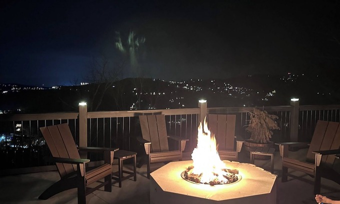 Gatlinburg Cabin | Premier Retreat! Special Discounts! Elevator!