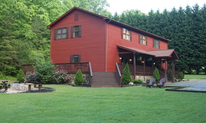 Sautee Nacoochee House | PREMIER RETREAT: Deer Crossing Lodge- PERFECT LODGE RETREAT FOR YOUR FAMLY REUNION