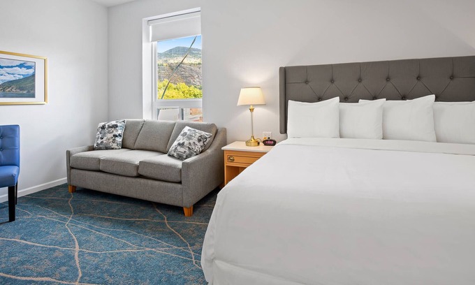 Trail Apartment | Premier Riverside King Room - Suite - 1 King