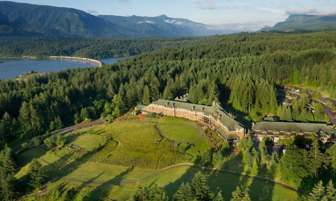 Stevenson Apartment | Premier Room w/views of the Columbia River Gorge