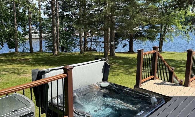 Cranesville House | Premier Sacandaga Lake Vacation Home.