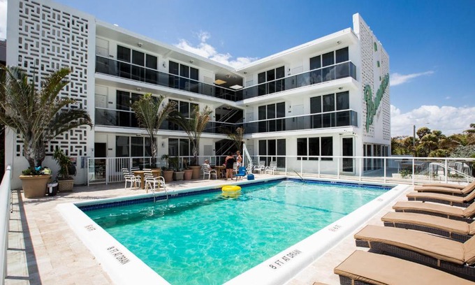 Central Beach Hotel | Premiere Hotel