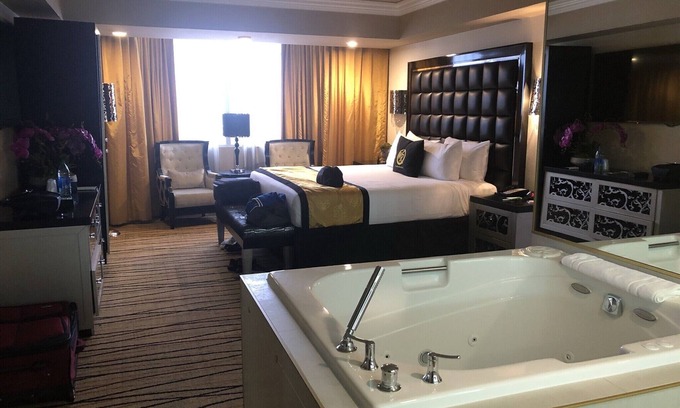 Winchester Resort | Premium 2 Bedroom Villa w/King Beds 3 Bathrooms & Living Room w/Queen Sofa-Bed