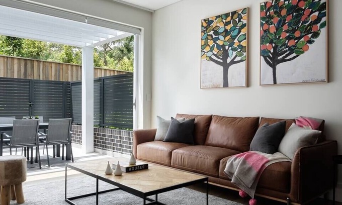 Pymble House | Premium 3 Bed Family Townhouse | Parking | BBQ area