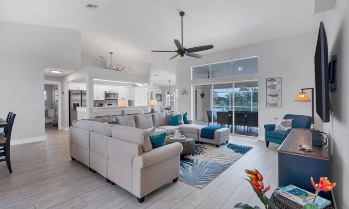 Charlotte Park House | 🥇 Premium 3bd villa with SAILBOAT access (CH1043)