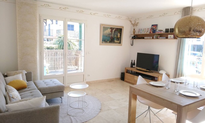 La Croix-Valmer Apartment | Premium air conditioned 2 bedroom apartment in secure residence with swimming pool
