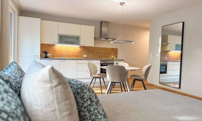 Seekirchen Markt Apartment | Premium Apartment ONE: Your retreat with exclusive flair and private terrace