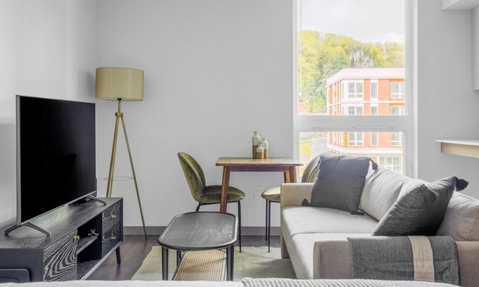 Columbia City Apartment | Premium Columbia City Studio w/ W/D & Gym, near Light Rail, by Blueground