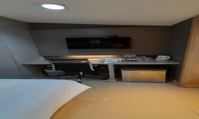 Thanon Phaya Thai House | Premium Double Retreat | Unwind in Style