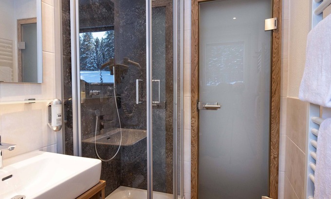 Furtwangen Apartment | Premium double room with balcony