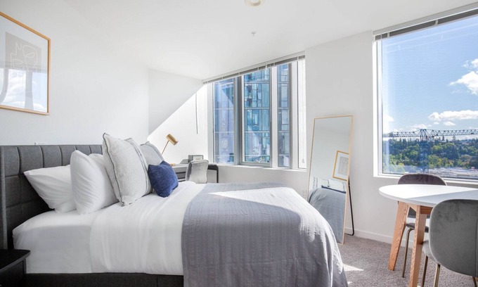 West Bellevue Apartment | Premium Downtown Bellevue Studio w/Gym, W/D, near shops, by Blueground