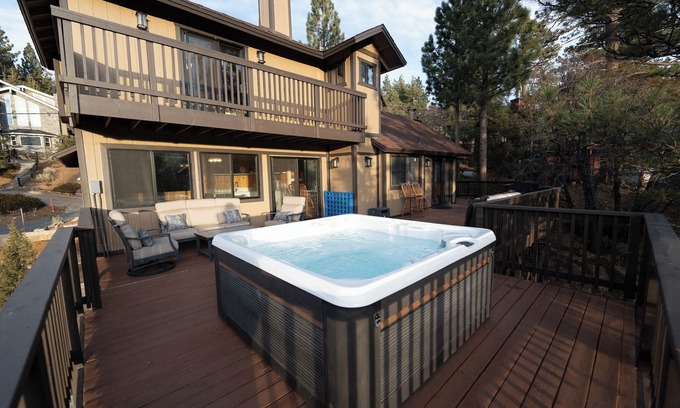 Upper Moonridge House | PREMIUM FOREST & SLOPE VIEWS! Remodeled, JACUZZI, WET BAR, PACMAN, EV CHARGER!