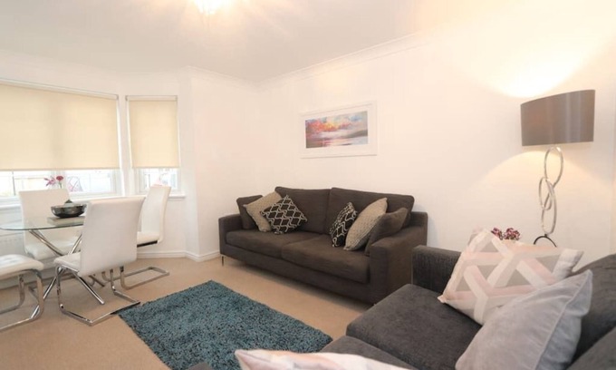 Duloch Apartment | Premium ground floor 2 bedroom apartment - Fast WiFi