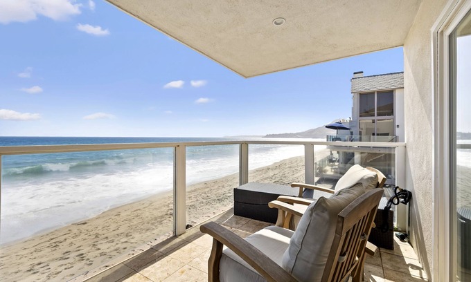 Central Malibu Condo | Premium High Tech Malibu Road Beach House 5 Stars