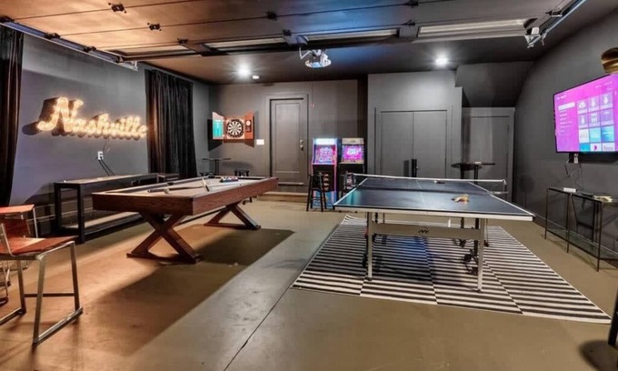 Hillsboro West End House | Premium Home Game Room 13 Beds