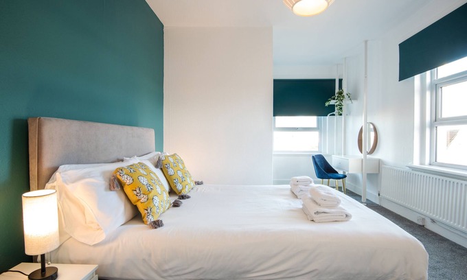 Taunton House | Premium King/Twin Ensuite