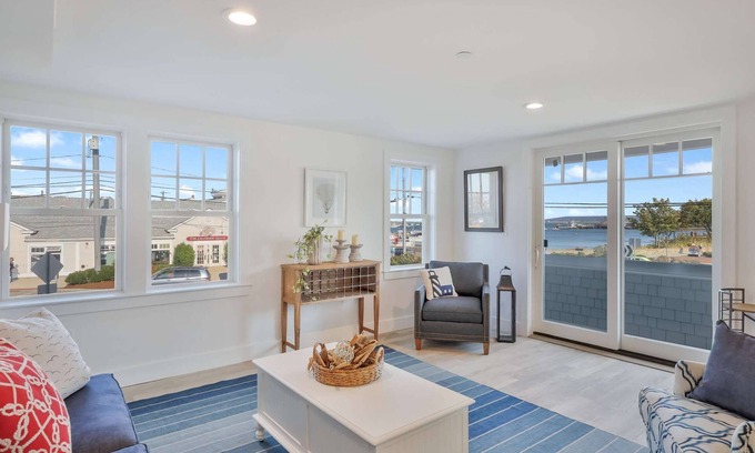 Plymouth Cultural District Apartment | Premium Ocean View Corner Condo (860S.F.)