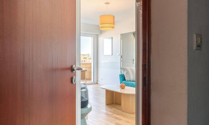 Behobie Apartment | Premium oceanfront apartment. Ideal for couples or small families.