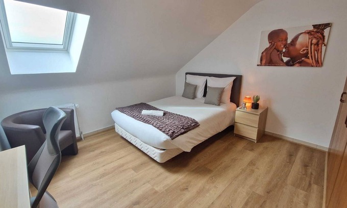 Hettange-Grande Villa | Premium room 8 Himba