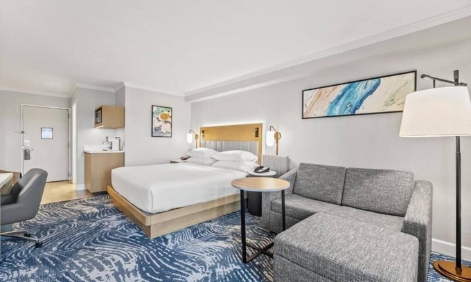 Lake Dot Apartment | Premium Room Near Scandalous Artistry Salon ORL