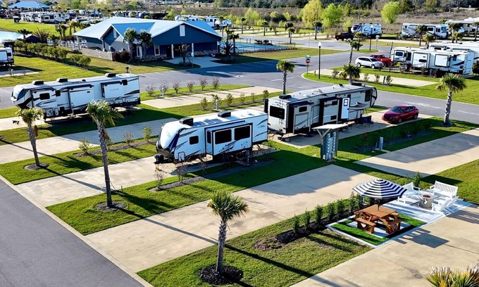 Foley RV Rental | Premium RV Site ⛱️ Resort Amenities 👙Heated Pool🎢 Near OWA & Beaches 🐚🏝️🌊!
