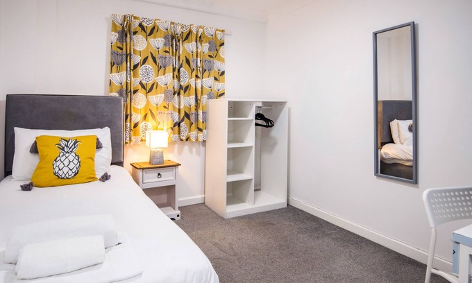 Taunton Hotel | Premium Single Ensuite at Royal Ashton Town House