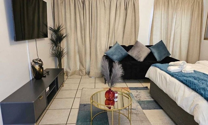 Lone Hill Apartment | Premium Studio Apartment In The Fabulous Lonehill/fourways, Sandton With WiFi