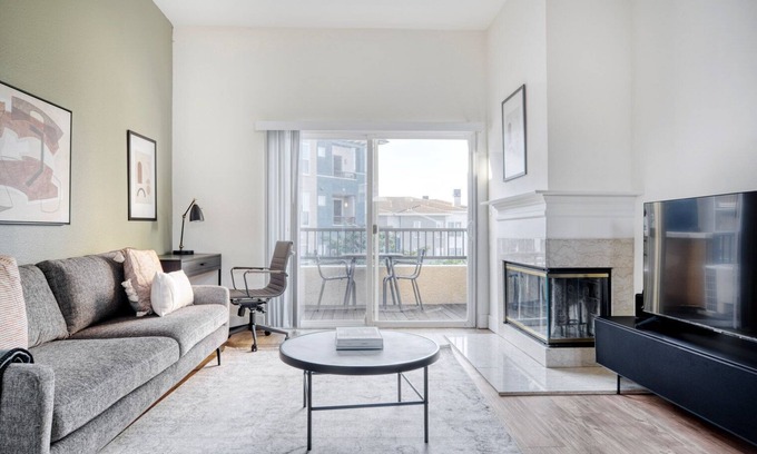 Sunnyvale Apartment | Premium Sunnyvale 1BR w/Gym, Sauna & W/D, nr 101 & 237, by Blueground