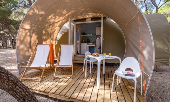 Tamarit House | Premium tent lodge for family