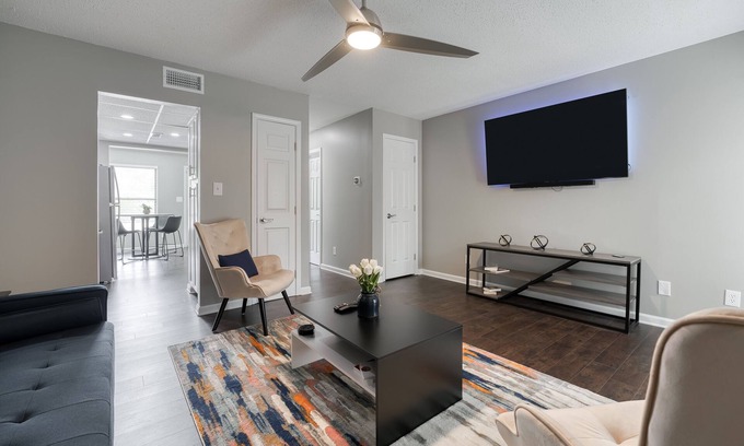 Peachtree Corners House | Premium Townhome w/2 King Beds & Luxury Bathrooms