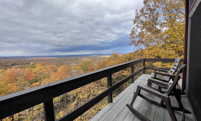 Tannersville House | Premium Townhome on TOP ROW of Camelback Mountain, Poconos *Fun Year Round*
