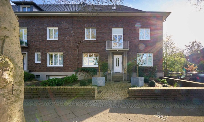 Krefeld Apartment | Premium townhouse apartment with beautiful garden (25 min. to Düsseldorf)