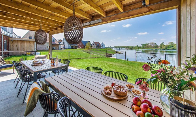 Thorn Villa | Premium Water 12p - Six Bedroom Villa, Sleeps 12