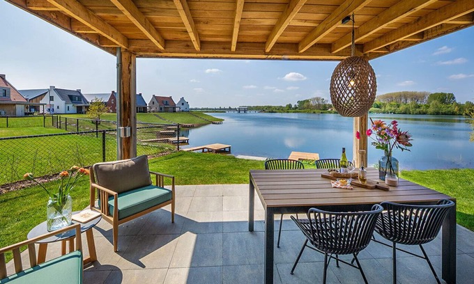 Thorn Villa | Premium Water 4p - Two Bedroom Villa, Sleeps 4