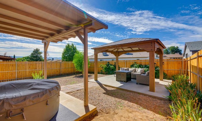 Prescott Valley Units House | Prescott Valley Retreat with Hot Tub and Kayaks