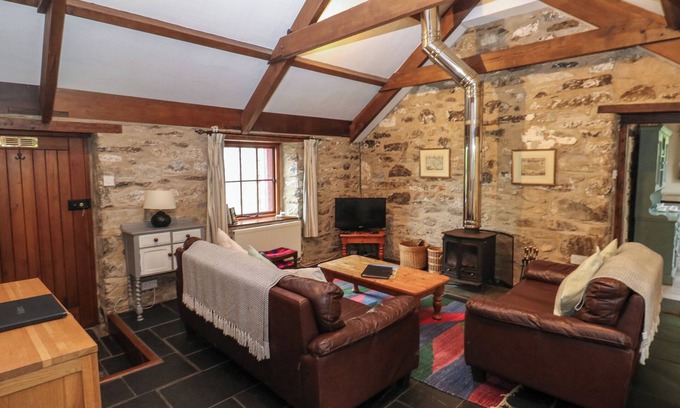Pontfaen Cottage | PRESELI HILLS COTTAGE, pet friendly, with open fire in Fishguard