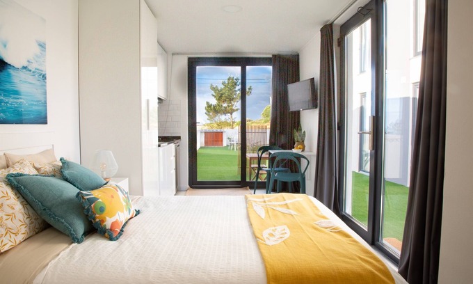 Ericeira Apartment | Presente Haven Studio: walk to Ribeira d'Ilhas, reserve and town of Ribamar