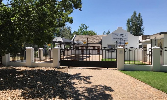 Potchefstroom House | Presidensie Guest Rooms