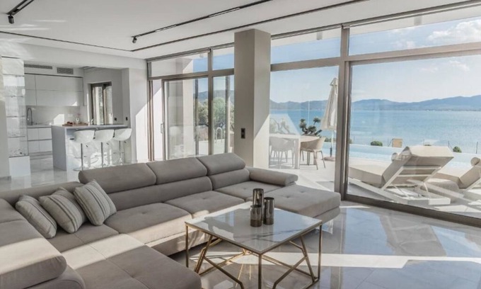 Alyfanta House | Presidential Beach Villa